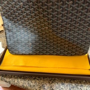 Goyard pouch